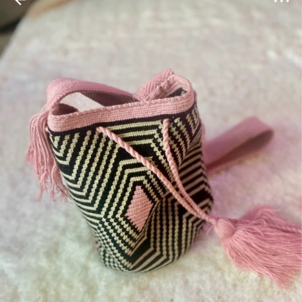 Amazon Pink and Black Geometric Bucket Bag